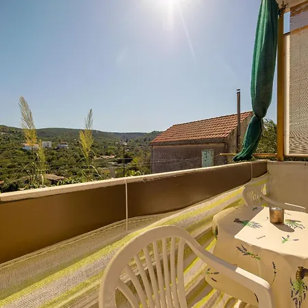 Naki - Terrace & Free Parking Apartment *