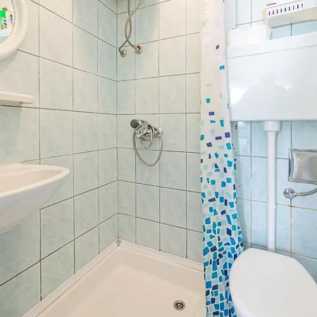 Apartment Naki - Terrace & Free Parking Slatine