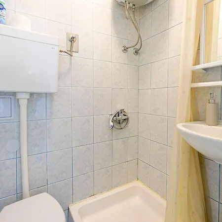 Apartment Naki - Terrace & Free Parking Slatine