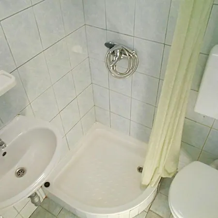 Apartment Naki - Terrace & Free Parking Slatine