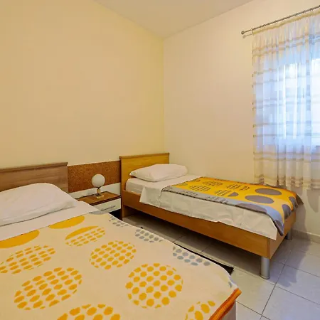 Naki - Terrace & Free Parking Apartment *