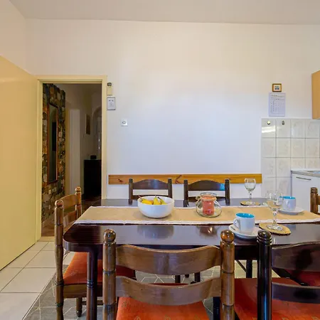 Naki - Terrace & Free Parking Apartment Slatine