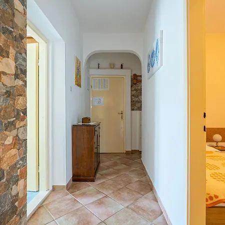 Naki - Terrace & Free Parking Apartment *