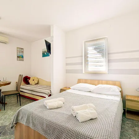 Naki - Terrace & Free Parking Apartment