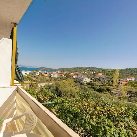 Naki - Terrace & Free Parking Apartment *