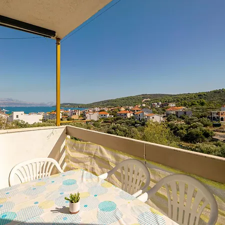 Apartment Naki - Terrace & Free Parking Slatine
